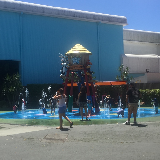 movieworld-warner-bros-movie-world-holiday-theme-p6